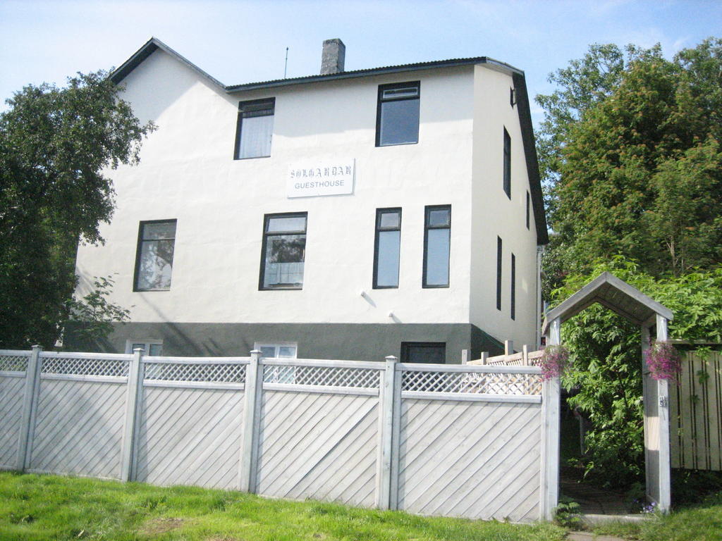 Guesthouse Solgardar Akureyri Bagian luar foto